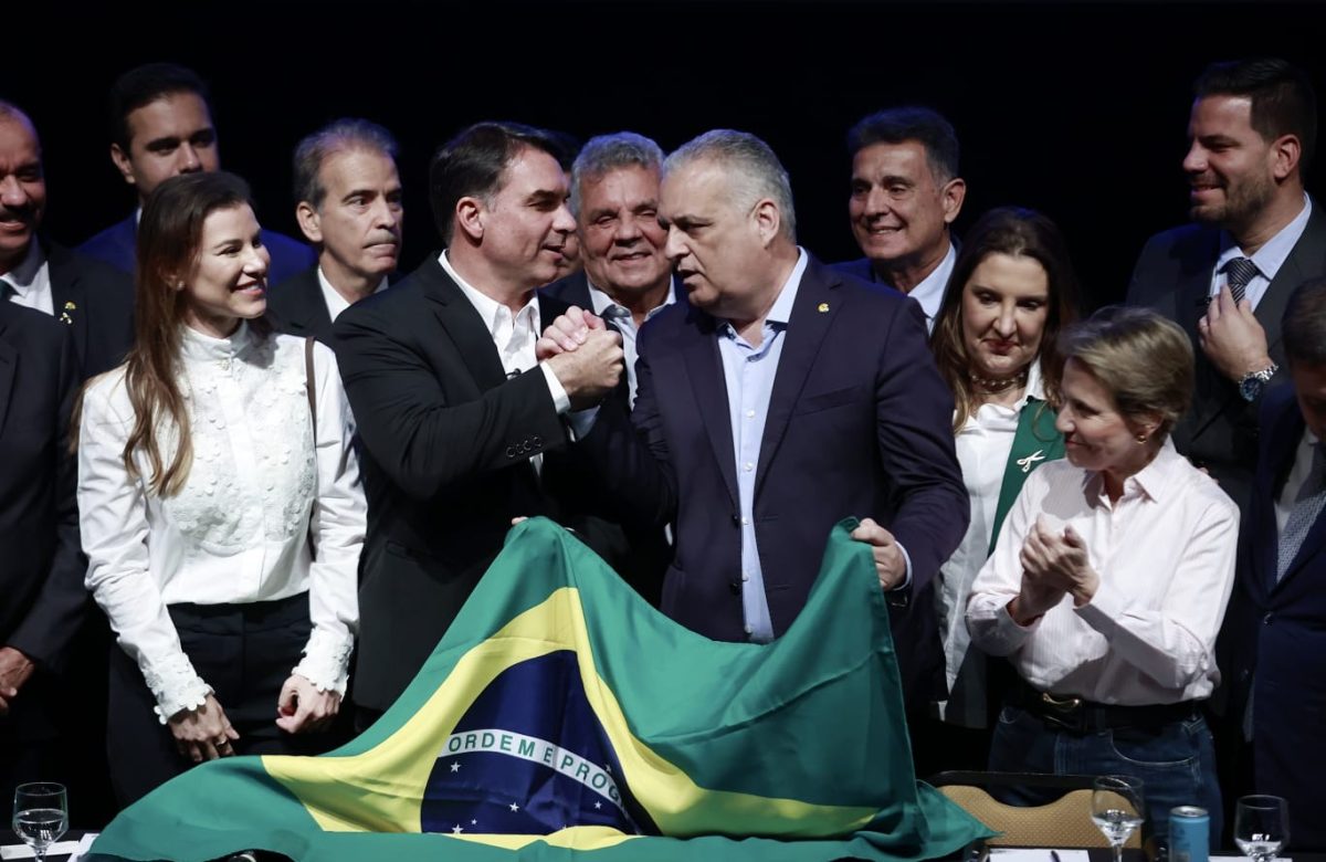 Campanha de Flávio Bolsonaro planeja ofensiva contra Lulinha no horário eleitoral e redes sociais