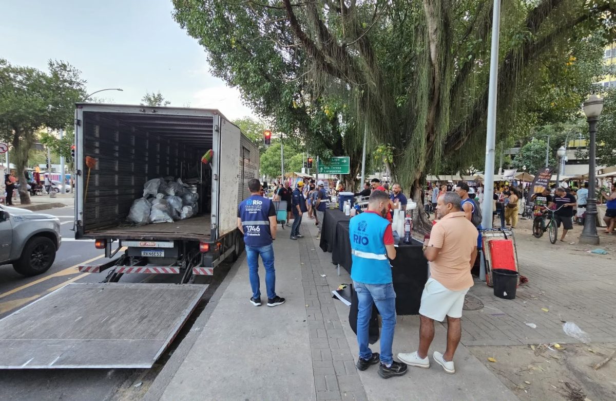 Homem é detido ao tentar furtar mercadorias apreendidas em operação na Feira da Glória