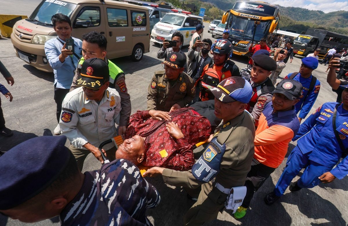 Incêndio em Balsa Perto de Bali Deixa 1 Morta e 172 Resgatadas na Indonésia