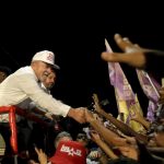 Lula e Paes realizam comício em Bangu para recuperar votos entre população pobre do Rio