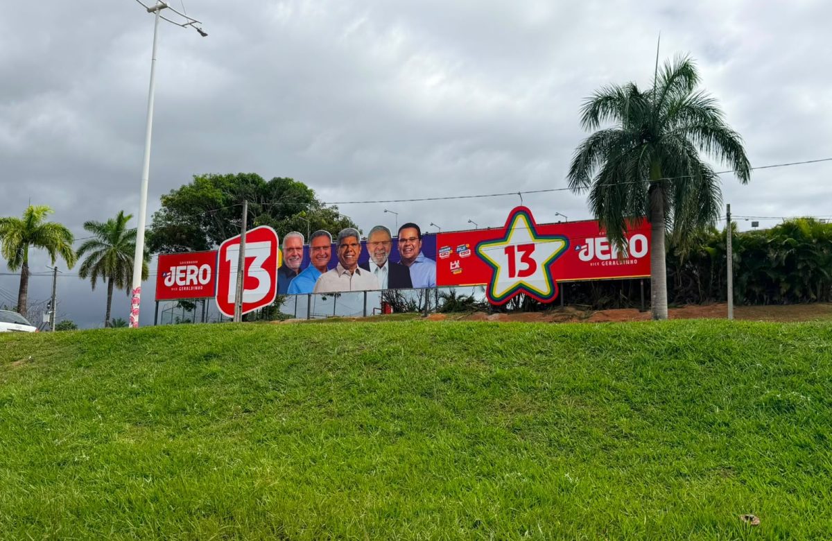 PT da Bahia é alvo de denúncia por mega outdoor que viola legislação eleitoral em Salvador