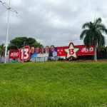 PT da Bahia é alvo de denúncia por mega outdoor que viola legislação eleitoral em Salvador