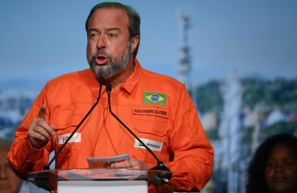 Ministro Alexandre Silveira sugere venda da concessão da Enel à cúpula da empresa italiana