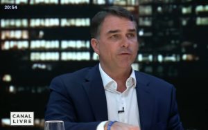 Nunes Marques acolhe petição de Flávio Bolsonaro: retorno ao PL oficializado
