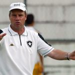 Paulo Bonamigo desiste de assumir coordenação técnica do Botafogo após rejeição de torcedores