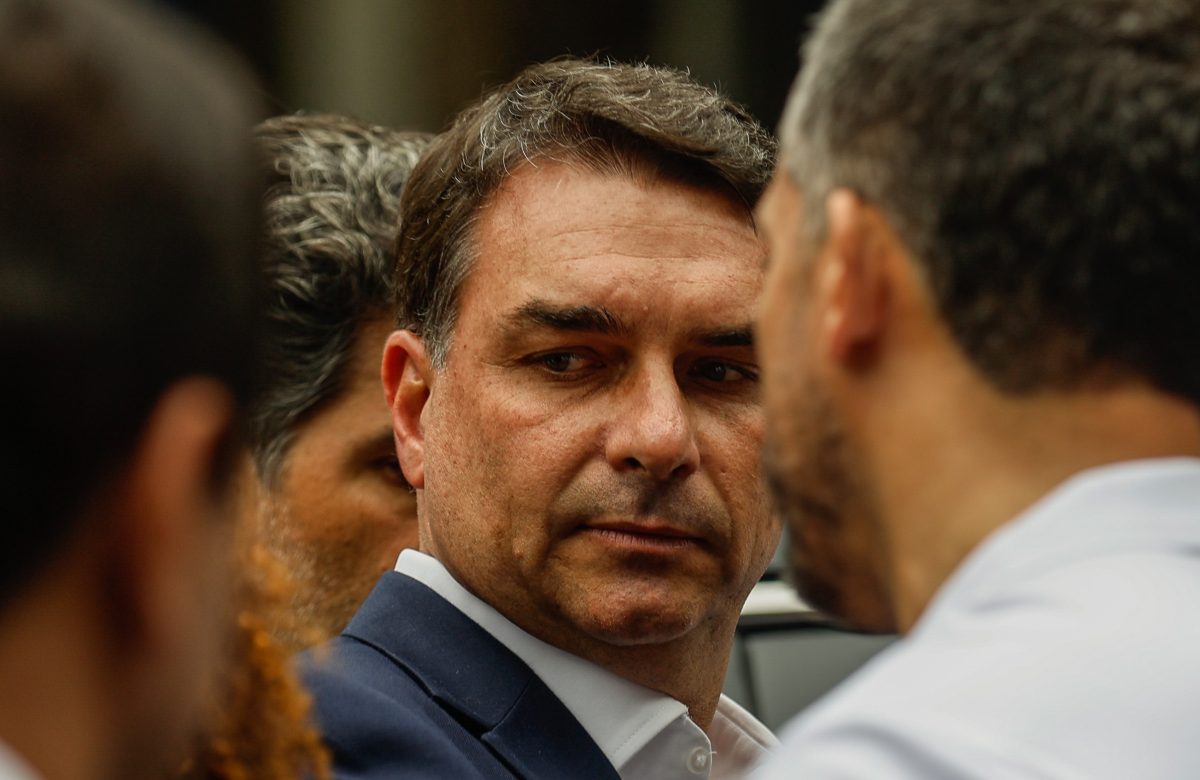 Polícia do Senado cumpre mandado contra suspeito de ameaçar Flávio Bolsonaro em Minas Gerais