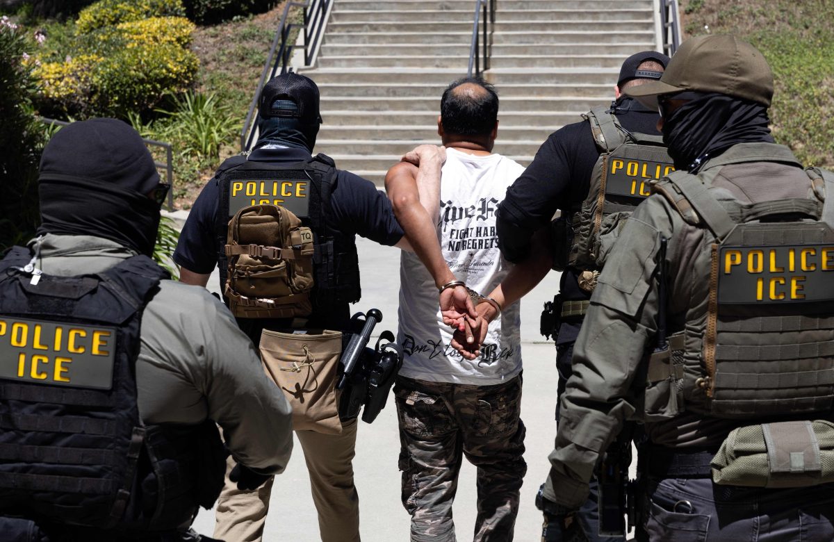Trump autoriza compra de luvas com choque elétrico para agentes do ICE: polêmica sobre equipamento de ‘desescalada’