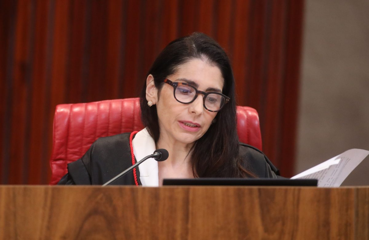 TSE sinaliza proibição ampla de deepfakes: ministros aprovam remoção de conteúdos antes de julgamento de caso Bolsonaro