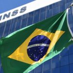 Grupo de economistas entrega a presidenciáveis proposta que leva a aposentadoria para 67 anos