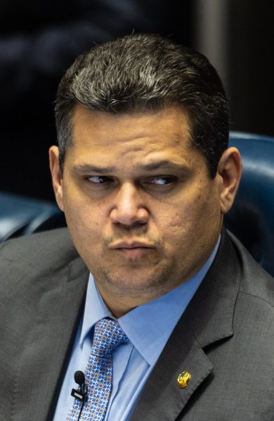 Alcolumbre quer votar PEC da aposentadoria especial para agentes de saúde com impacto de R$ 30 bilhões