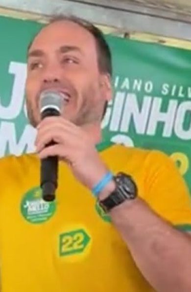 Carlos Bolsonaro apela pela união da direita em Santa Catarina durante campanha de Jorginho Mello
