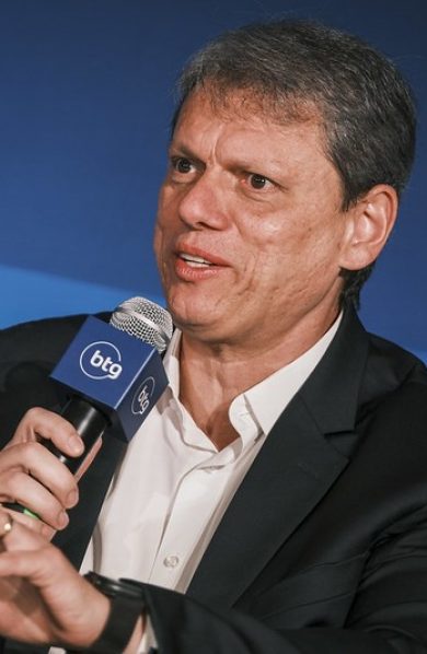 Tarcísio de Freitas participa de convenções de Flávio Dino e Marconi Perillo em campanha presidencial